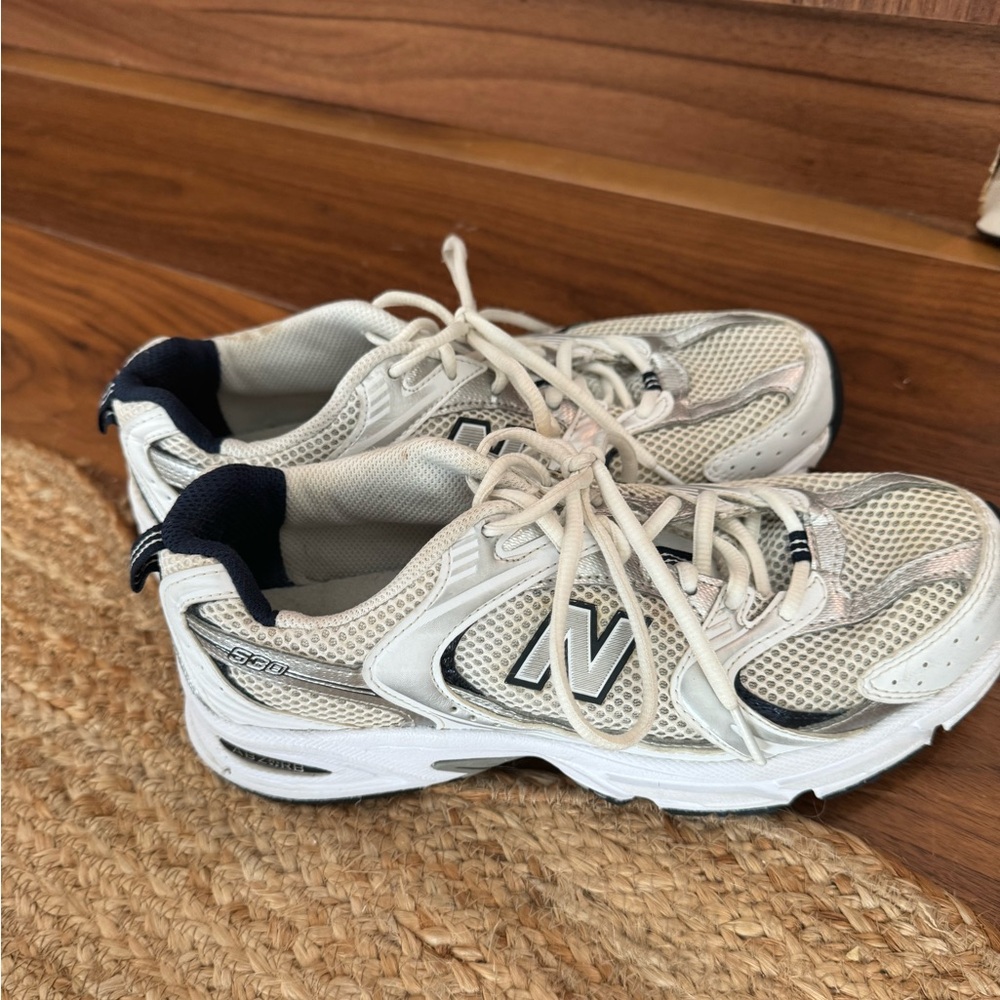 New Balance 530 sz 8.5 women / 7 men